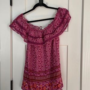 Davi & Dani Size M Ruffled with Lace Detail
